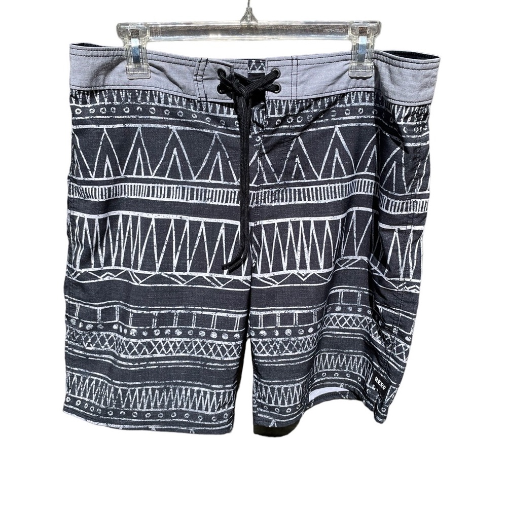 Reef Board Shorts Men’s Size 34 Tie Close Black Gray Geometric Design
